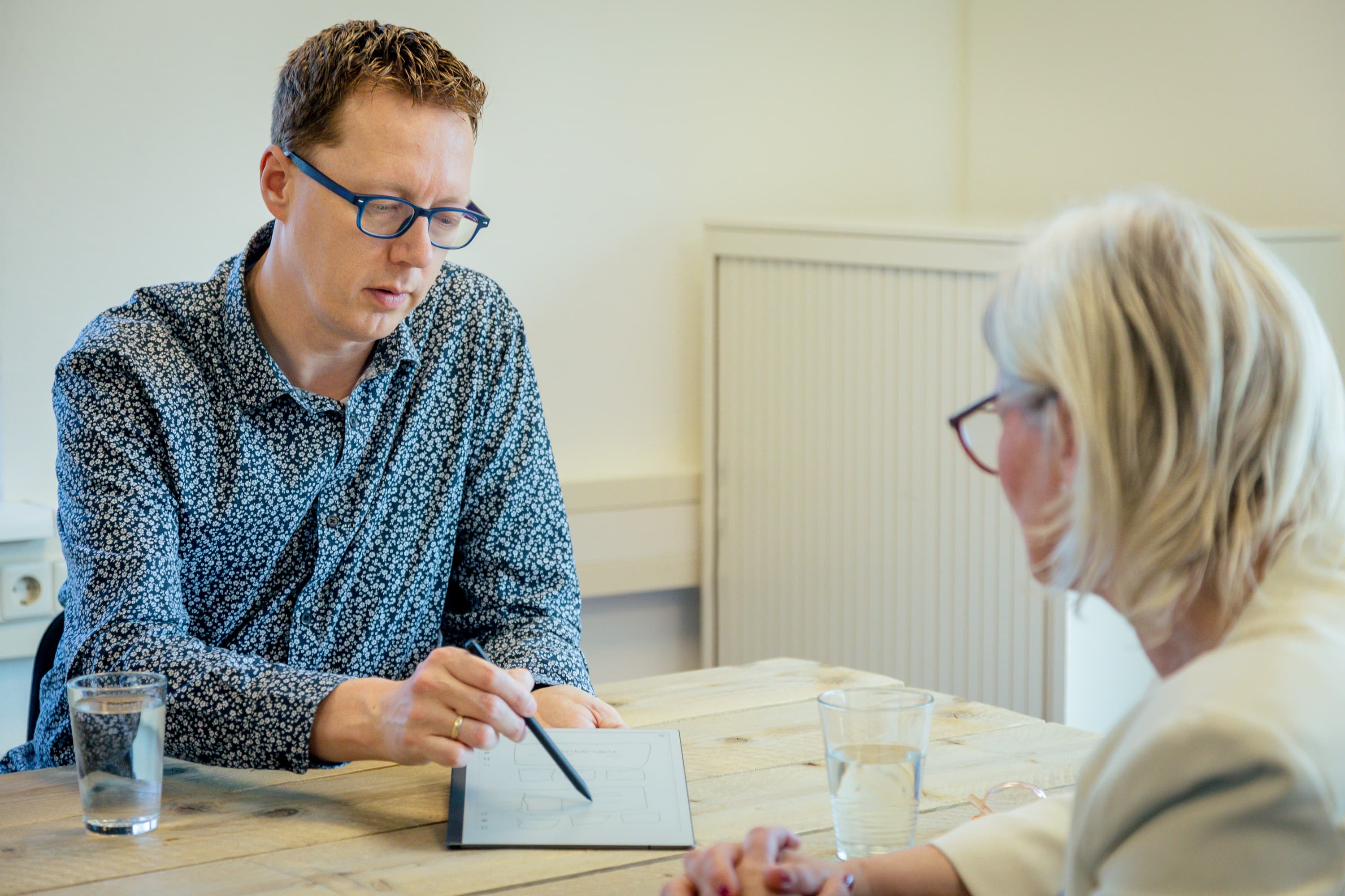 Employee Branding voor het maken van persoonlijke posts door René van Maanen en voor bij content op de bedrijfspagina van Webburo Spring op LinkedIn.