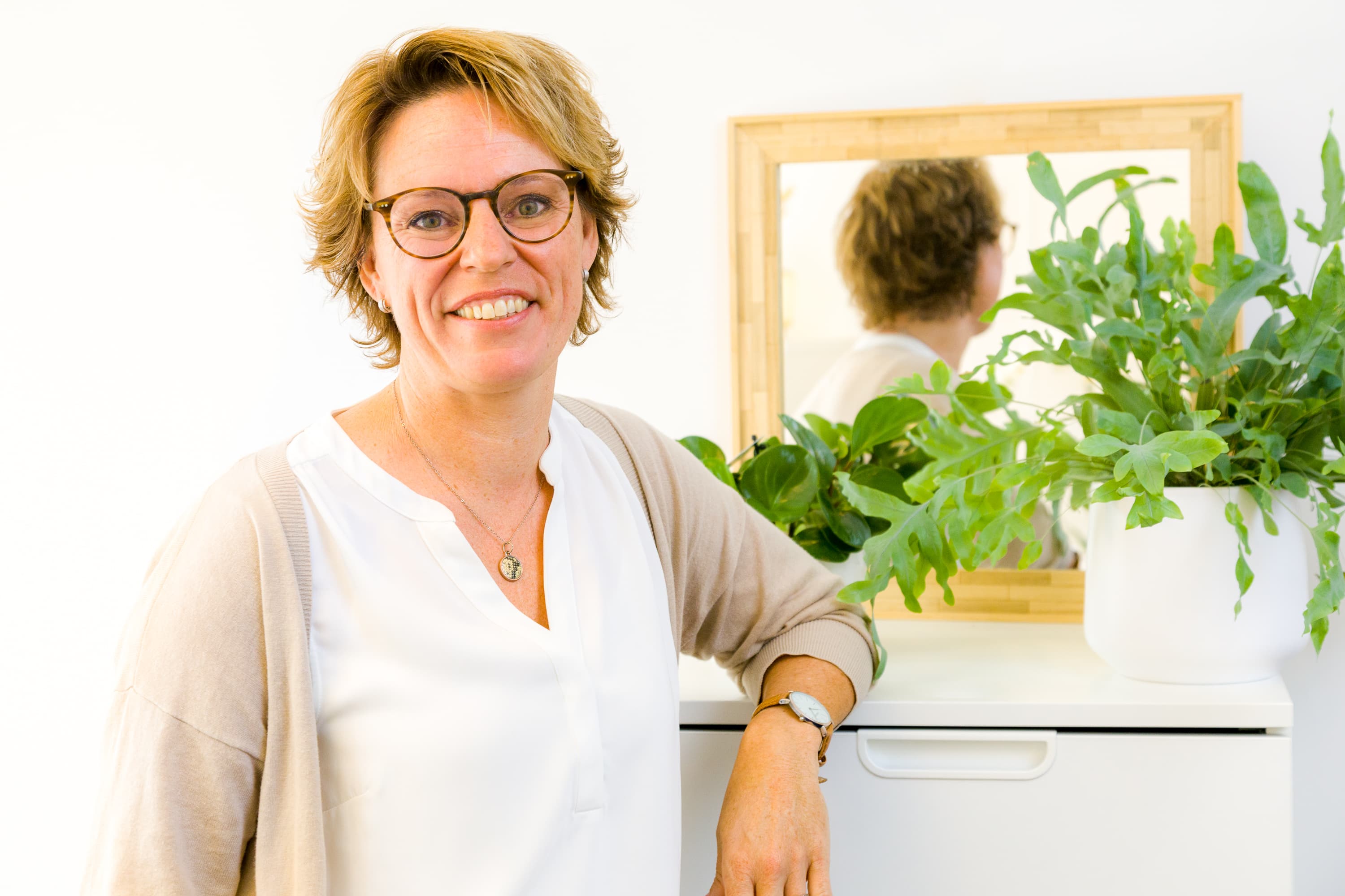 Personal Branding foto’s van Carina de Wilde of Carina met een cliënt die coaching ontvangt. De beelden stralen vertrouwen, energie en groei uit.