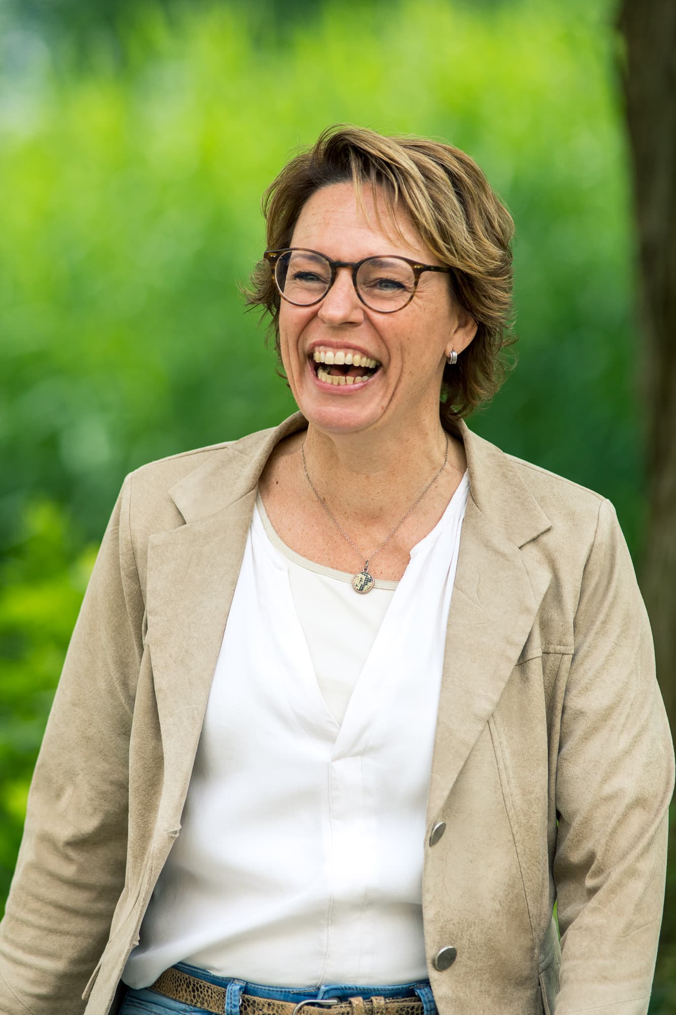 Personal Branding foto’s van Carina de Wilde of Carina met een cliënt die coaching ontvangt. De beelden stralen vertrouwen, energie en groei uit.