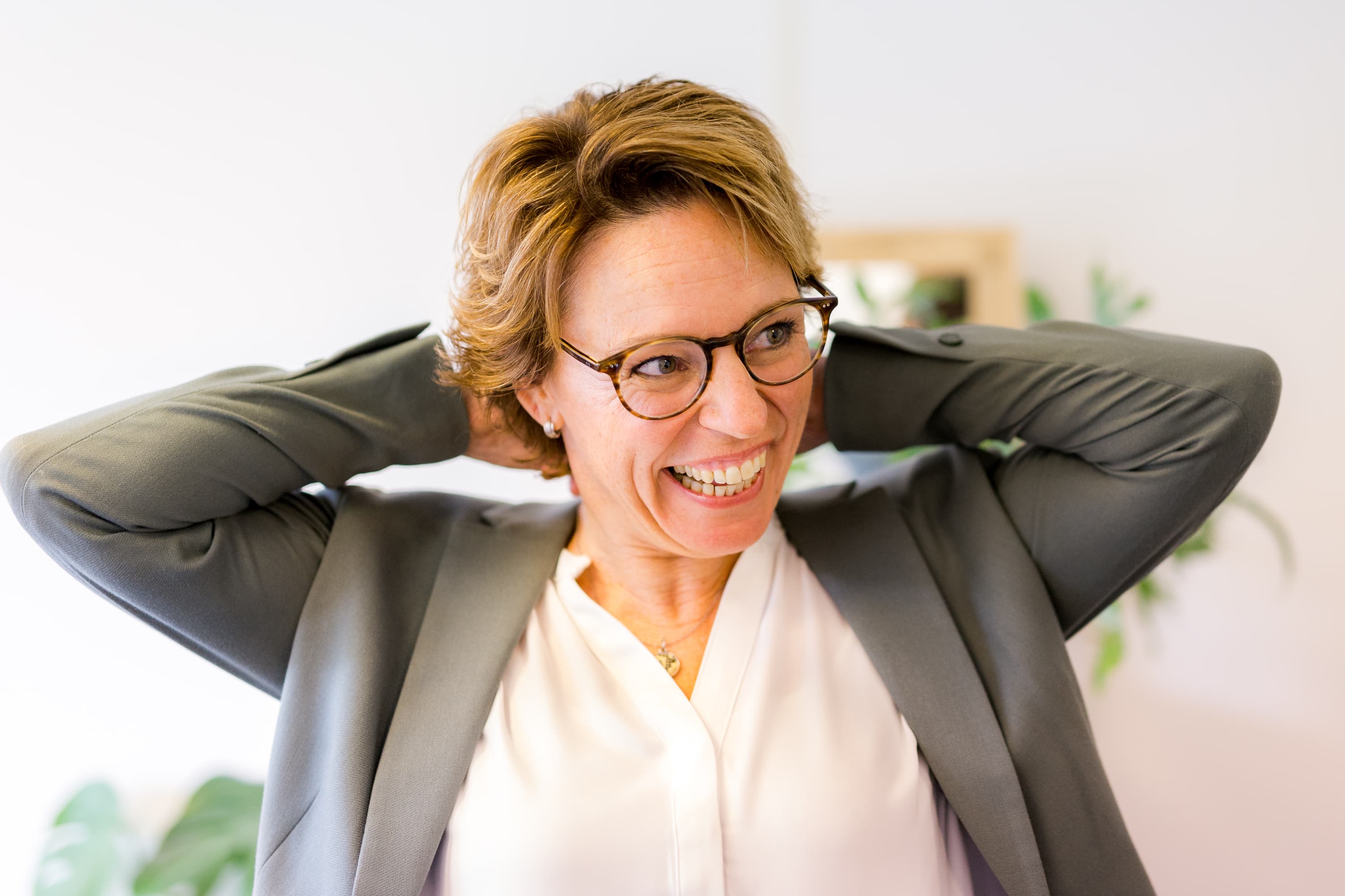 Personal Branding foto’s van Carina de Wilde of Carina met een cliënt die coaching ontvangt. De beelden stralen vertrouwen, energie en groei uit.