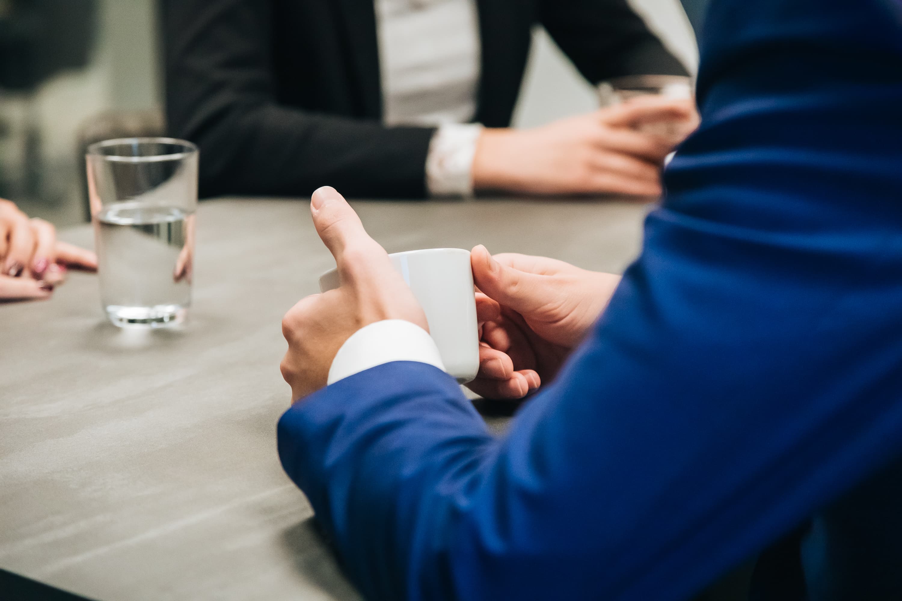 Employer Branding van een medewerker van Lansigt, werkend, lachend of poserend in het kantoor in Alphen aan den Rijn. 