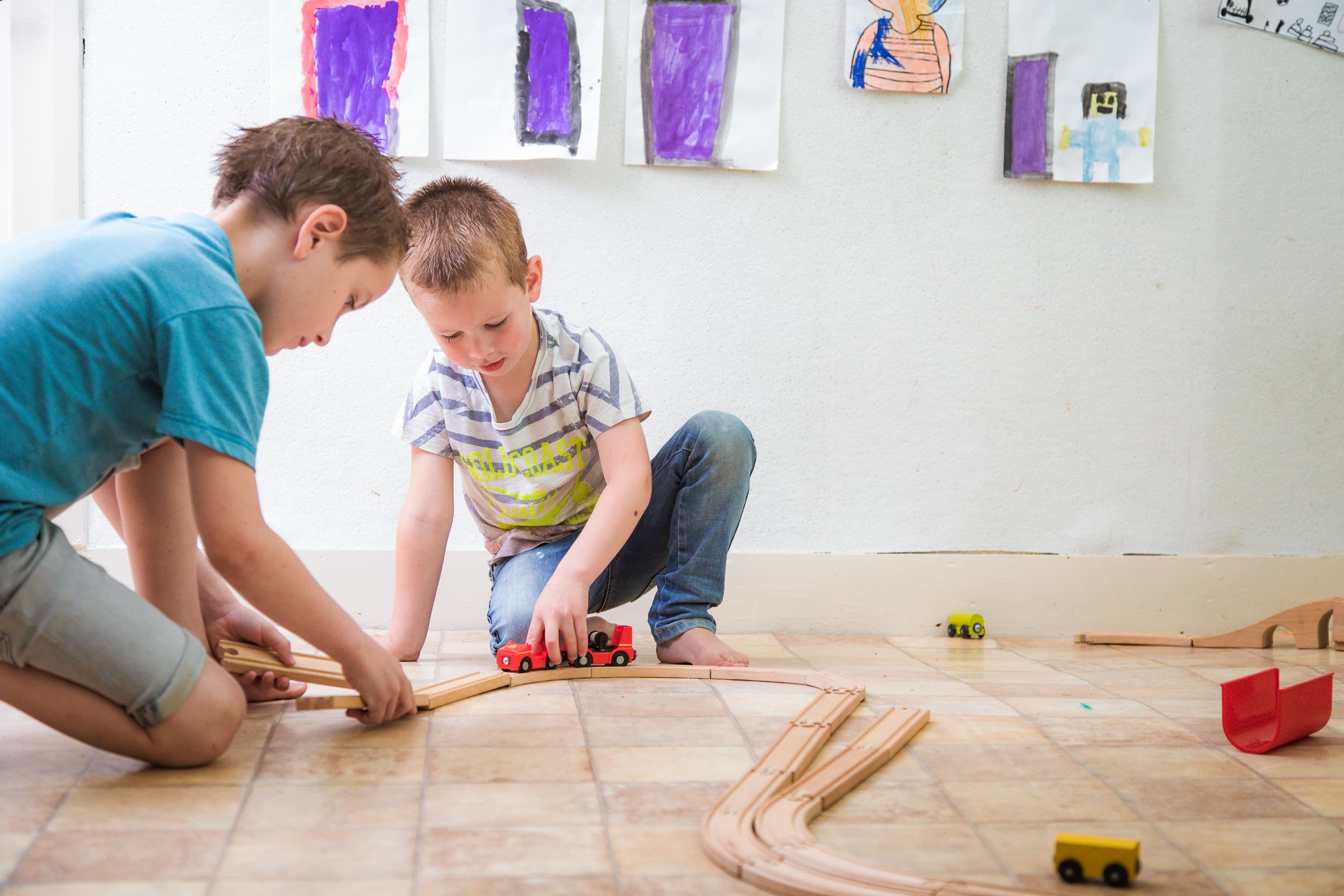 Verschillende branding foto’s die de sfeer in het logeerhuis weergeven, zodat ouders en kinderen een indruk krijgen van deze liefdevolle opvang in Bergambacht. 