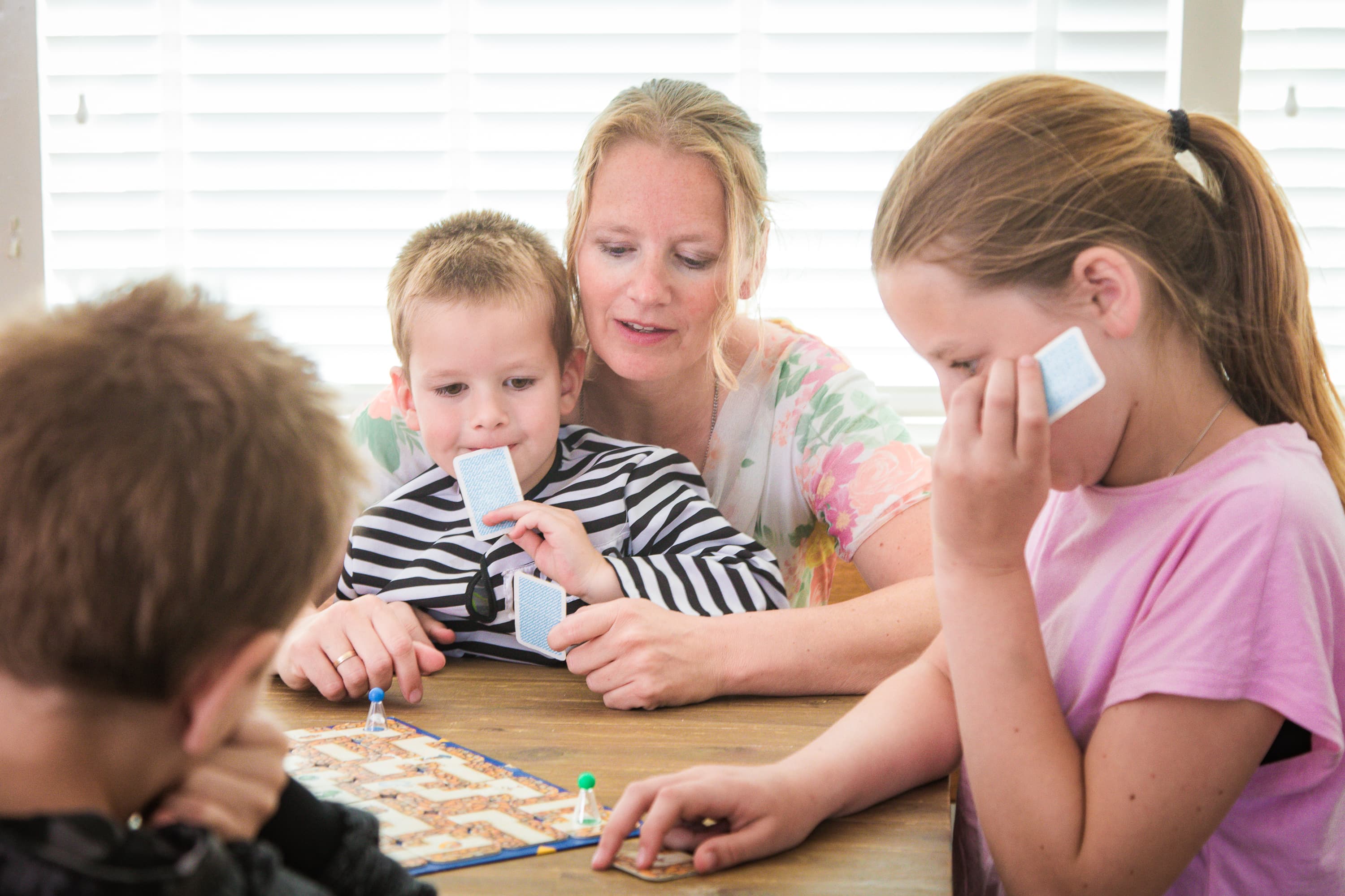 Verschillende branding foto’s die de sfeer in het logeerhuis weergeven, zodat ouders en kinderen een indruk krijgen van deze liefdevolle opvang in Bergambacht. 