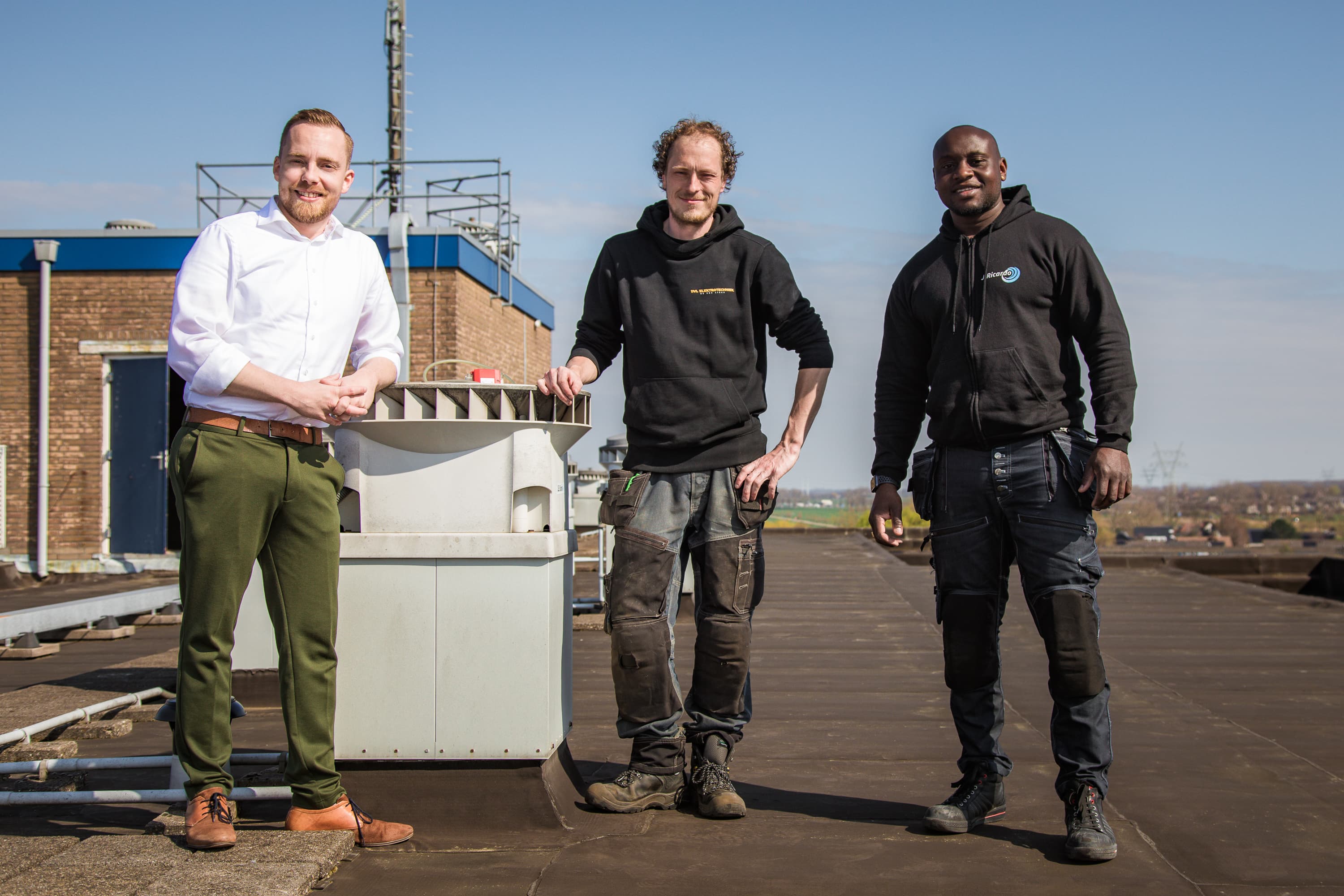 Personal Branding foto’s van Timo de Jong laten zien wie hij is. En ligt een tipje op van zijn gezinsleven, de omgeving waar hij opgroeide en nu werkt. Maar de beelden tonen ook de mensen met wie hij samenwerkt, zoals Jowy Ricardo en Stefan Vos.