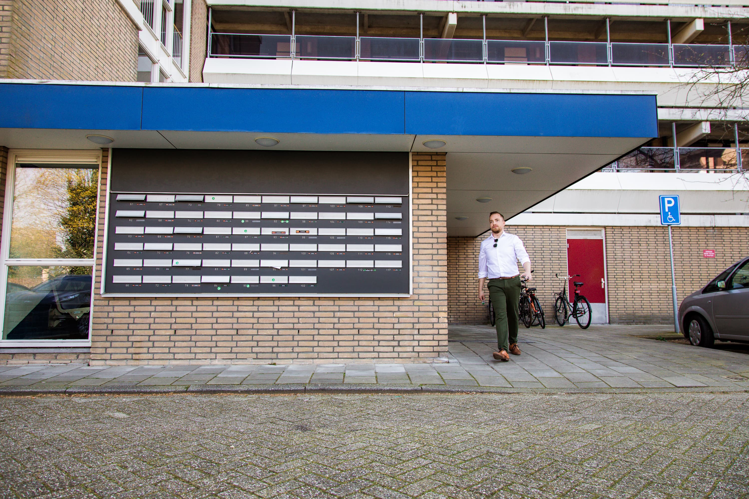 Personal Branding foto’s van Timo de Jong laten zien wie hij is. En ligt een tipje op van zijn gezinsleven, de omgeving waar hij opgroeide en nu werkt. Maar de beelden tonen ook de mensen met wie hij samenwerkt, zoals Jowy Ricardo en Stefan Vos.