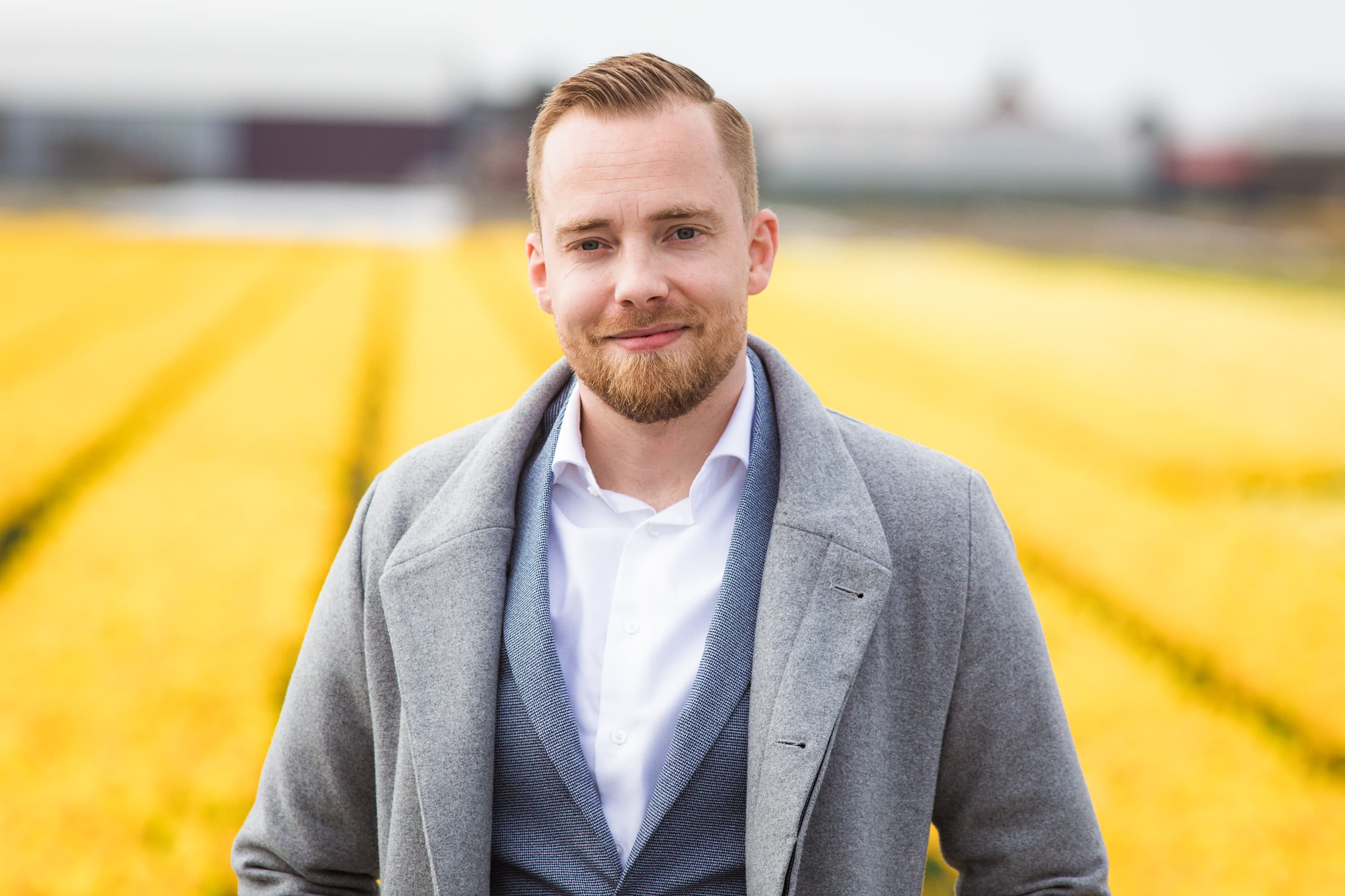 Personal Branding foto’s van Timo de Jong laten zien wie hij is. En ligt een tipje op van zijn gezinsleven, de omgeving waar hij opgroeide en nu werkt. Maar de beelden tonen ook de mensen met wie hij samenwerkt, zoals Jowy Ricardo en Stefan Vos.