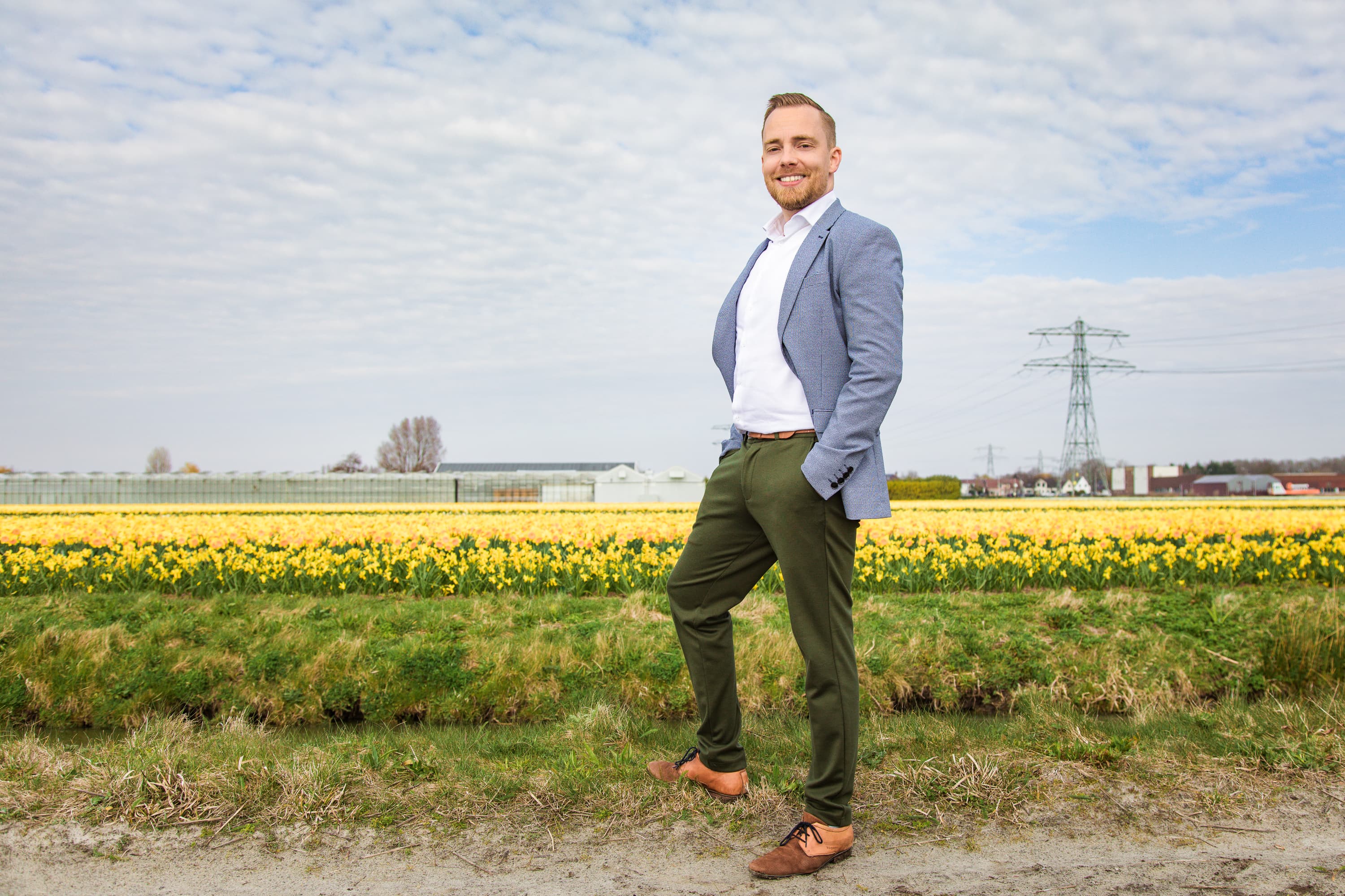 Personal Branding foto’s van Timo de Jong laten zien wie hij is. En ligt een tipje op van zijn gezinsleven, de omgeving waar hij opgroeide en nu werkt. Maar de beelden tonen ook de mensen met wie hij samenwerkt, zoals Jowy Ricardo en Stefan Vos.