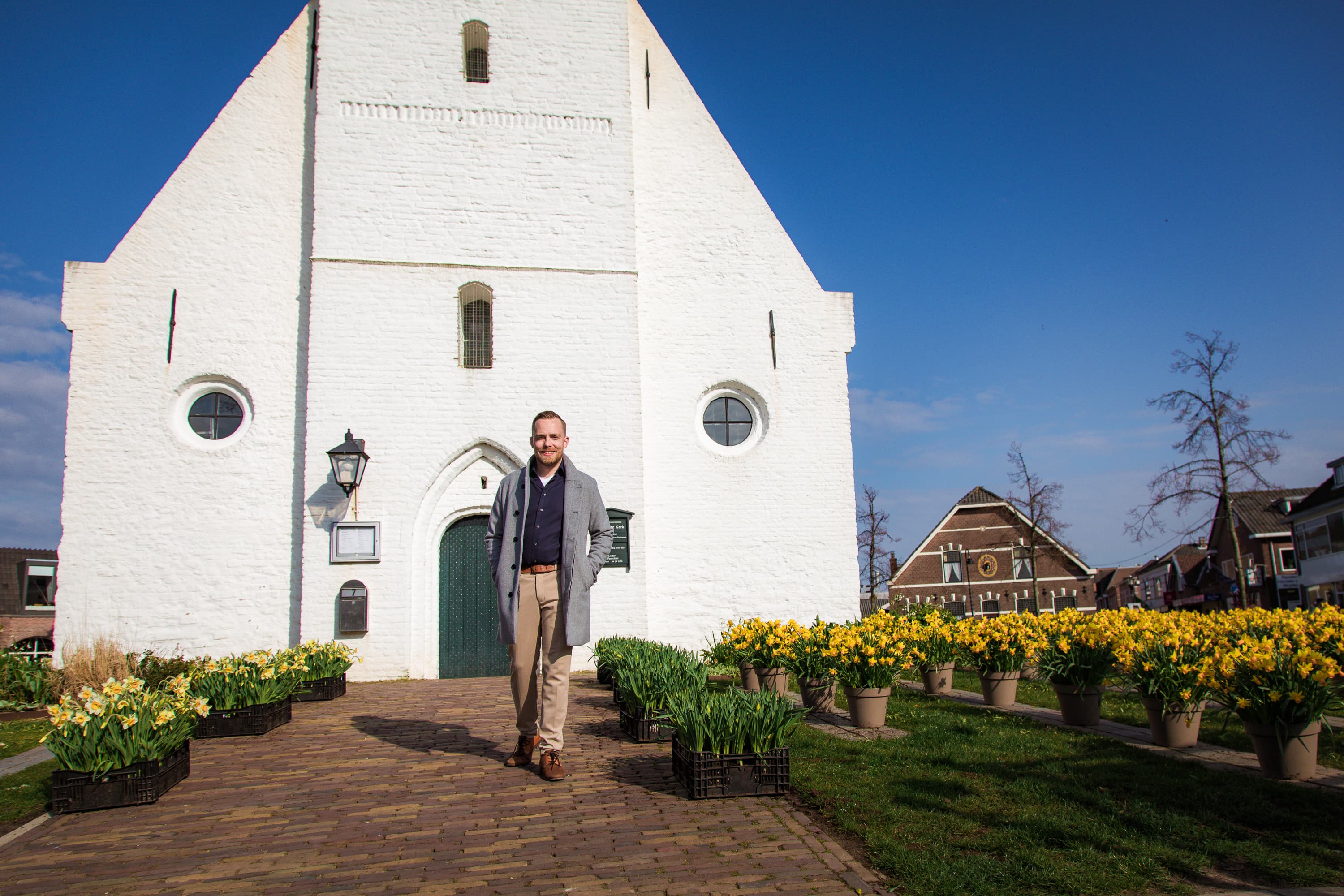 Personal Branding foto’s van Timo de Jong laten zien wie hij is. En ligt een tipje op van zijn gezinsleven, de omgeving waar hij opgroeide en nu werkt. Maar de beelden tonen ook de mensen met wie hij samenwerkt, zoals Jowy Ricardo en Stefan Vos.