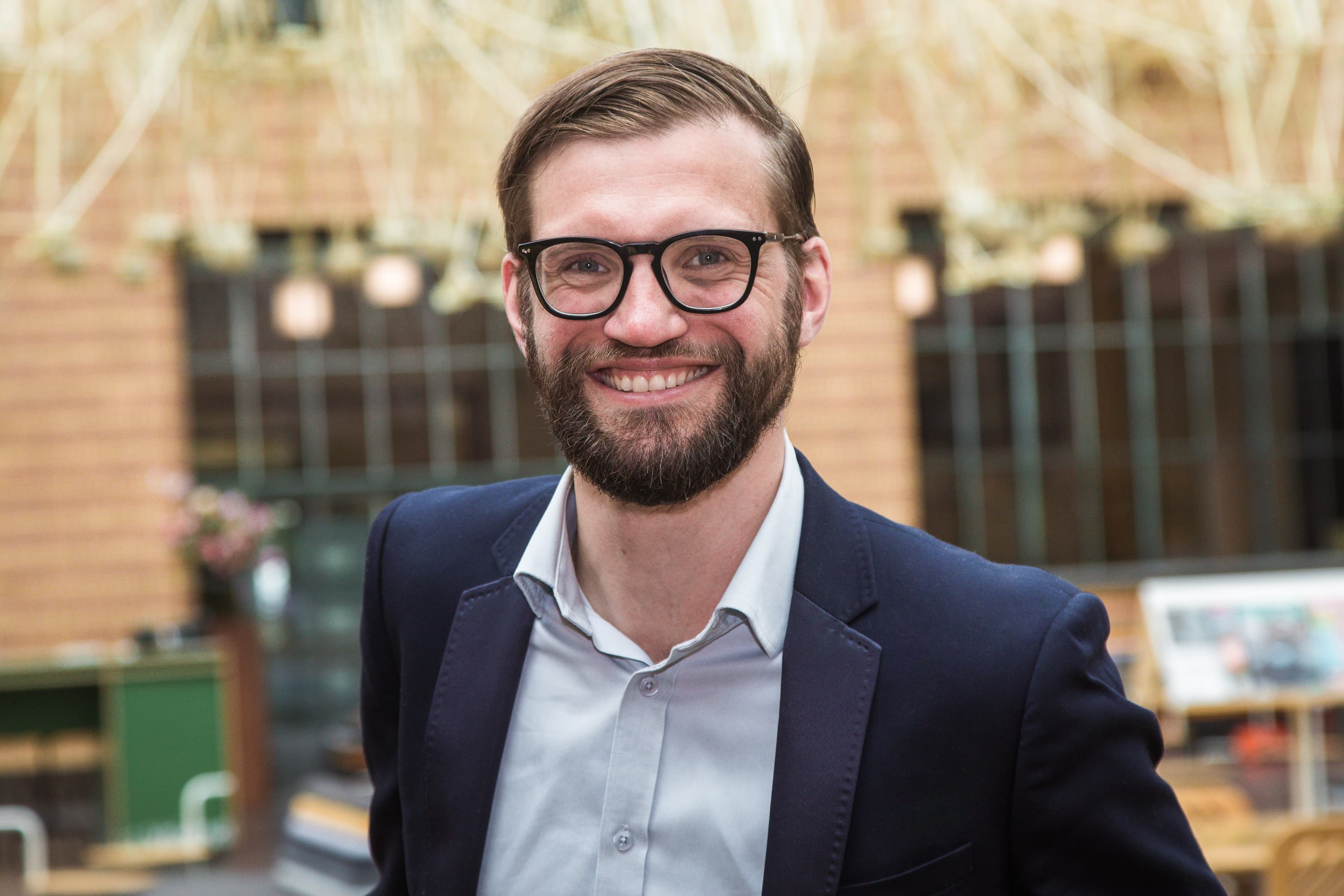 Deze personal Branding foto’s van Casper van Kalleveen zijn geïnspireerd door verschillende kunstwerken en attributen in het Kunstmuseum in Den Haag. Ze laten zien hoe Casper zelf uit zijn comfortzone probeert te ontsnappen.