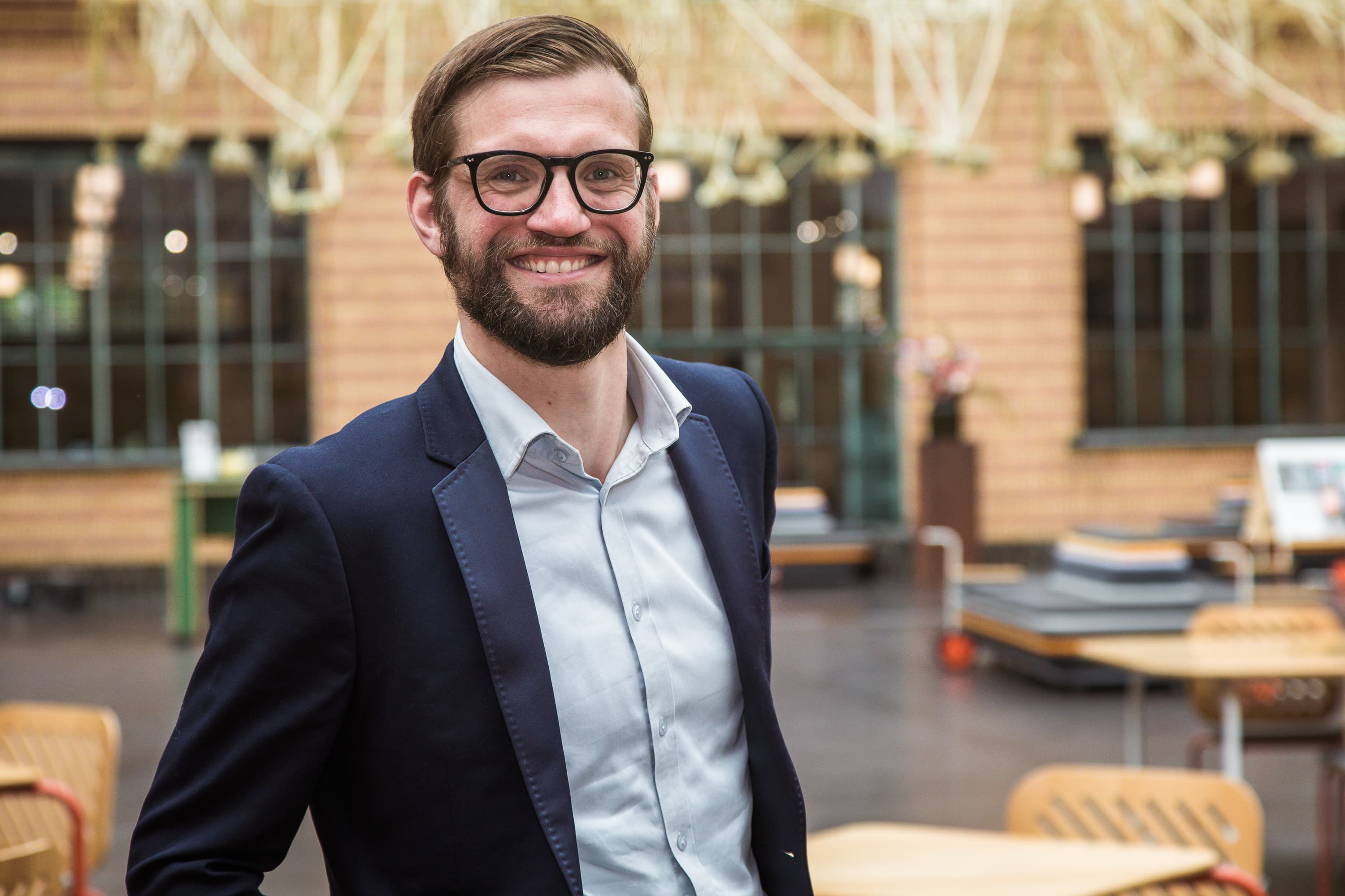 Deze personal Branding foto’s van Casper van Kalleveen zijn geïnspireerd door verschillende kunstwerken en attributen in het Kunstmuseum in Den Haag. Ze laten zien hoe Casper zelf uit zijn comfortzone probeert te ontsnappen.