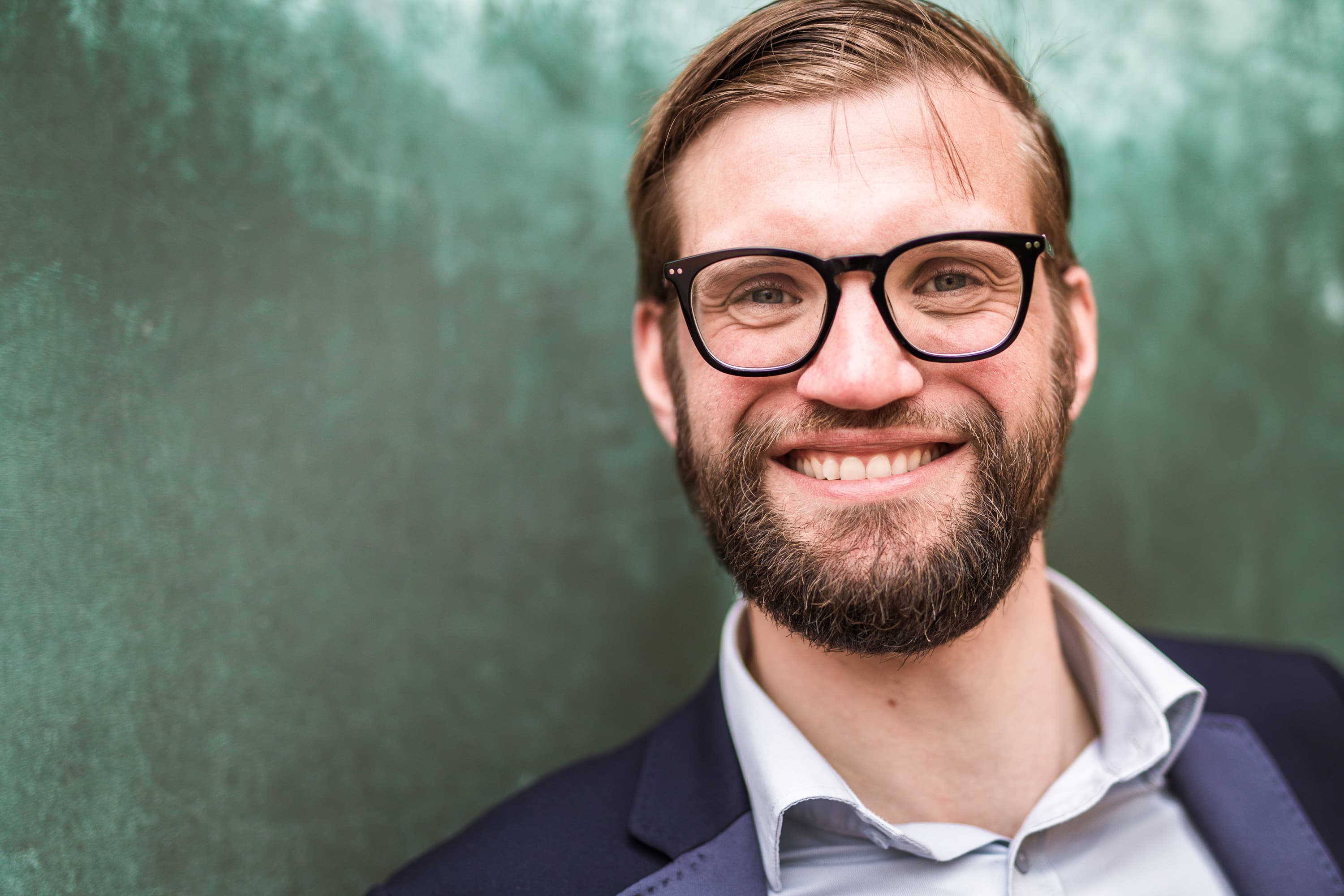 Deze personal Branding foto’s van Casper van Kalleveen zijn geïnspireerd door verschillende kunstwerken en attributen in het Kunstmuseum in Den Haag. Ze laten zien hoe Casper zelf uit zijn comfortzone probeert te ontsnappen.