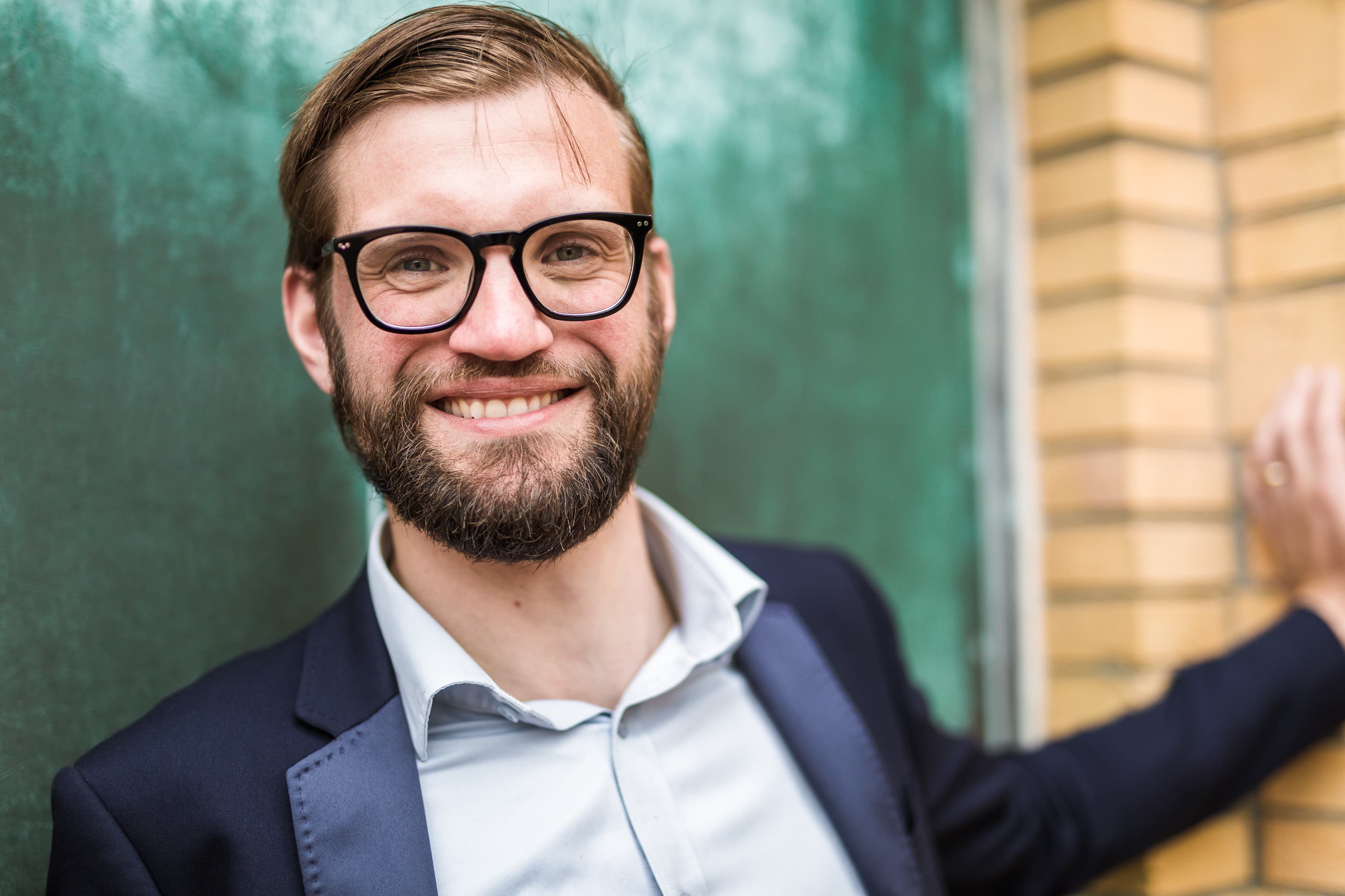 Deze personal Branding foto’s van Casper van Kalleveen zijn geïnspireerd door verschillende kunstwerken en attributen in het Kunstmuseum in Den Haag. Ze laten zien hoe Casper zelf uit zijn comfortzone probeert te ontsnappen.