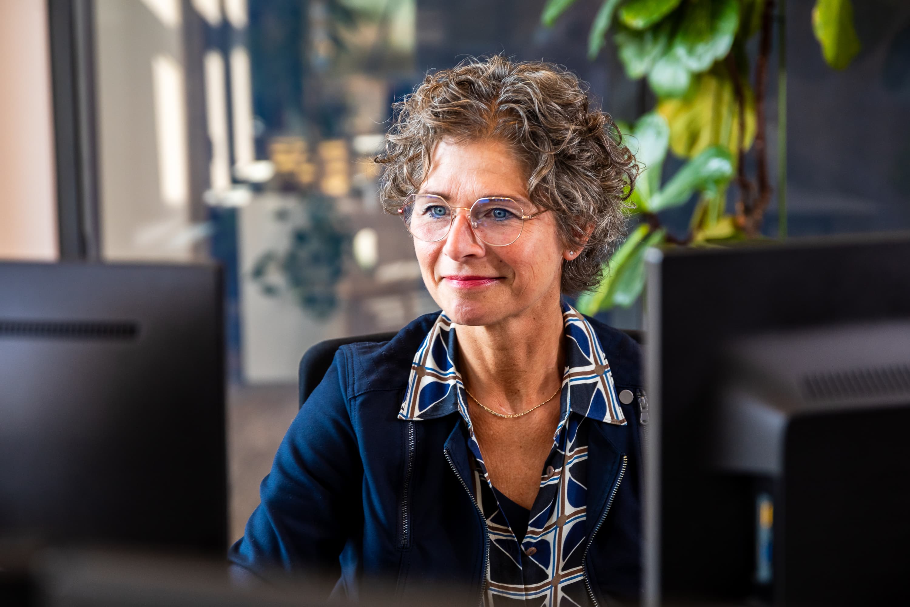 Medewerkers van Waterschap Vallei en Veluwe aan het werk in het waterbeheergebied tussen de Utrechtse Heuvelrug en de IJssel, waar ze bijdragen aan klimaatadaptatie en biodiversiteit met innovatieve oplossingen in een open werkcultuur.