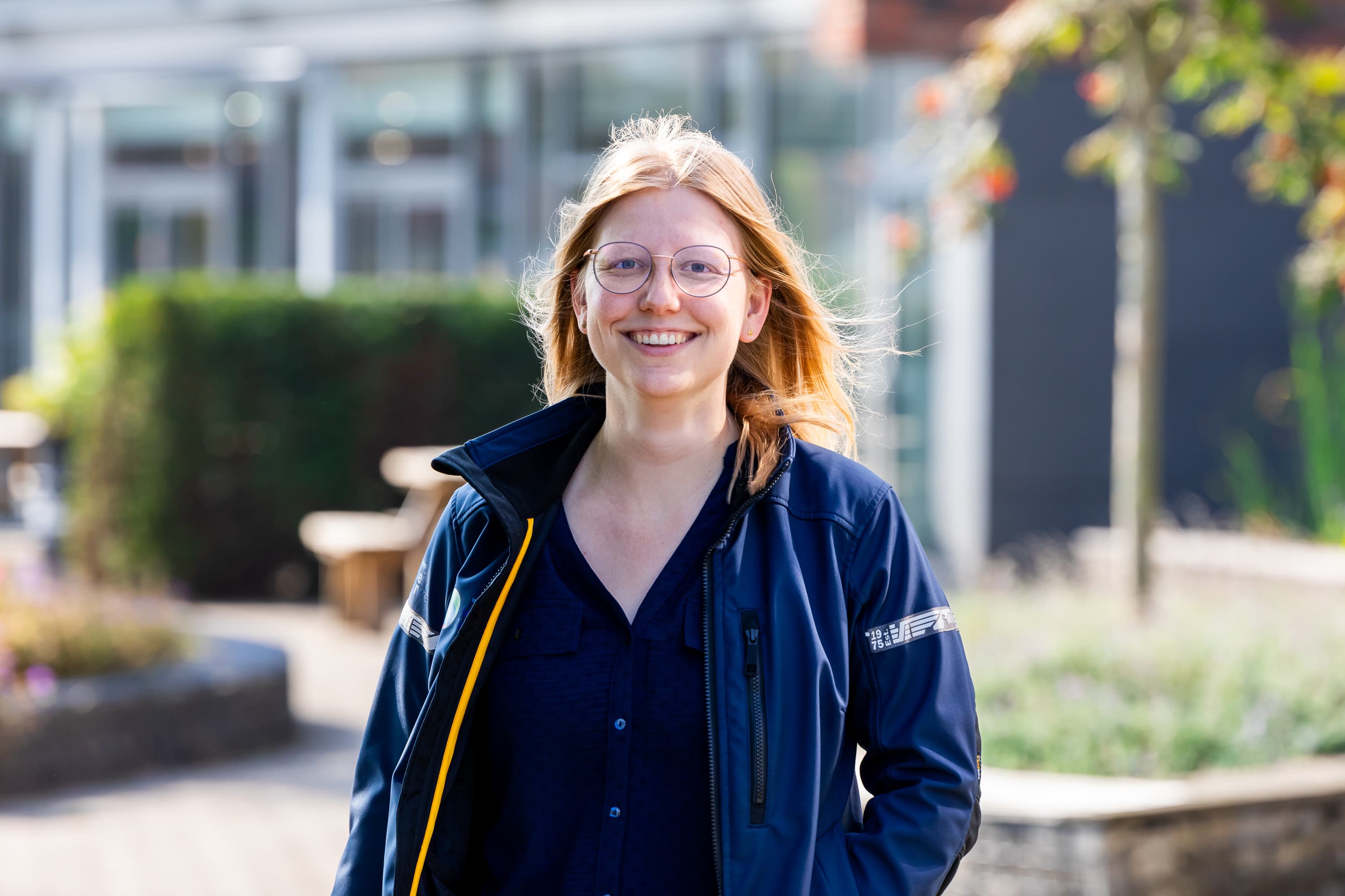 Medewerkers van Waterschap Vallei en Veluwe aan het werk in het waterbeheergebied tussen de Utrechtse Heuvelrug en de IJssel, waar ze bijdragen aan klimaatadaptatie en biodiversiteit met innovatieve oplossingen in een open werkcultuur.
