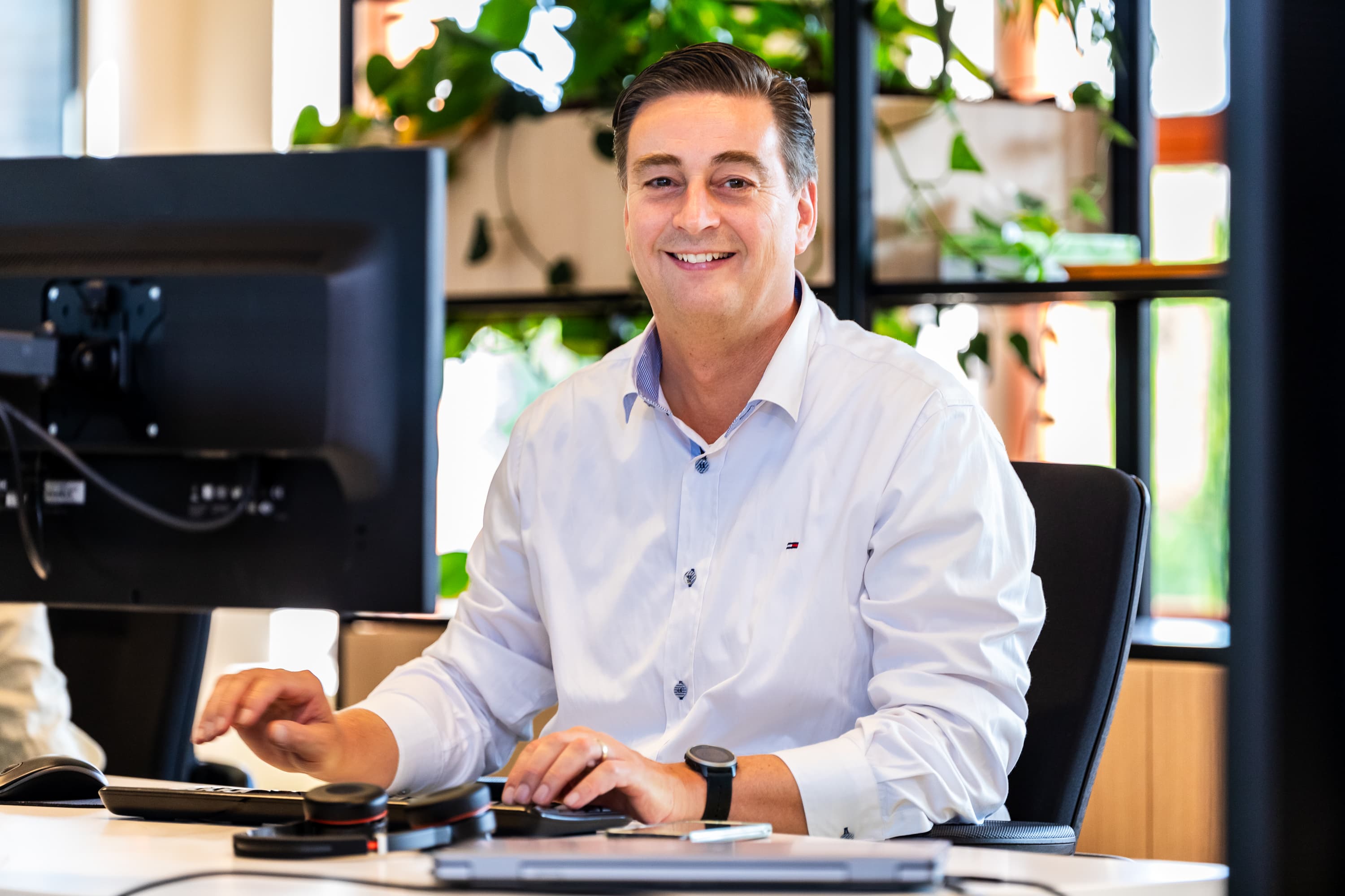 Medewerkers van Waterschap Vallei en Veluwe aan het werk in het waterbeheergebied tussen de Utrechtse Heuvelrug en de IJssel, waar ze bijdragen aan klimaatadaptatie en biodiversiteit met innovatieve oplossingen in een open werkcultuur.