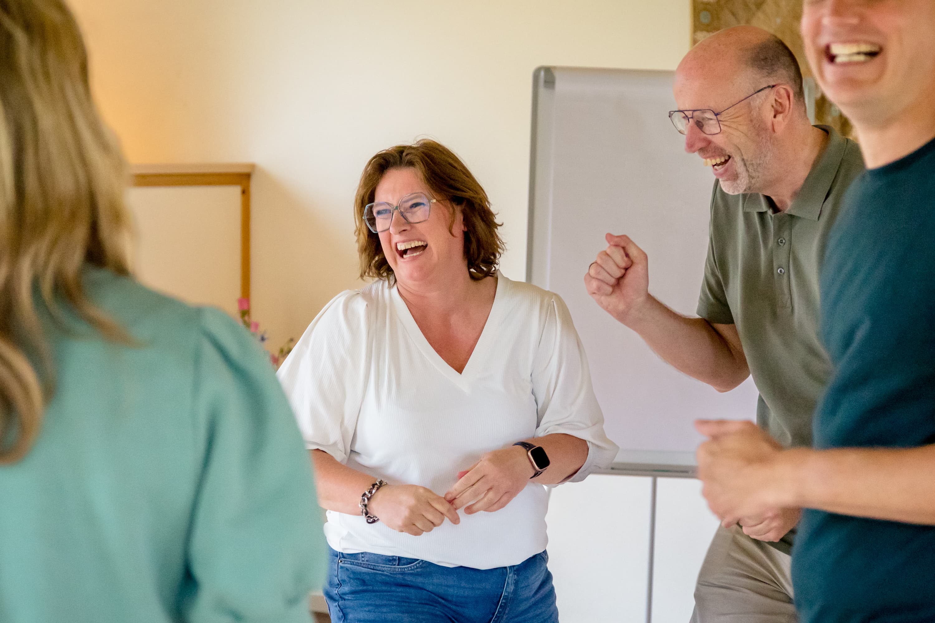 Personal branding foto's van Marieken van Lierop in kloosterlocatie Samaya in Werkhoven. Ze tonen haar als betrokken onderwijsadviseur en bevlogen rekentrainer, in een natuurlijke setting met ruimte voor zowel professionaliteit als persoonlijkheid.